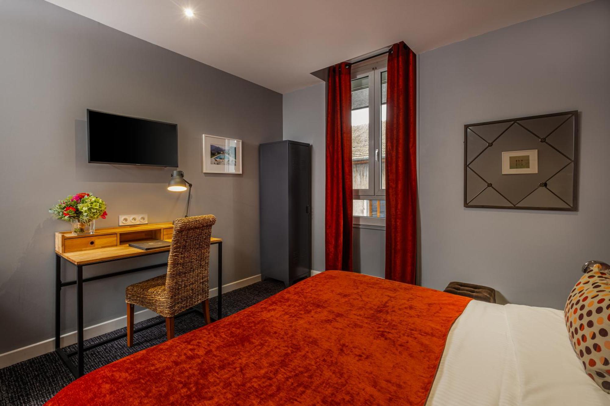 Le Nouvel Hotel Oyonnax Exterior foto