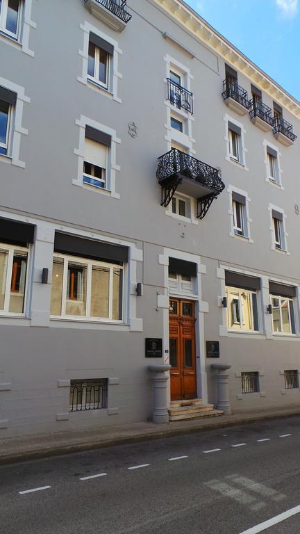 Le Nouvel Hotel Oyonnax Exterior foto