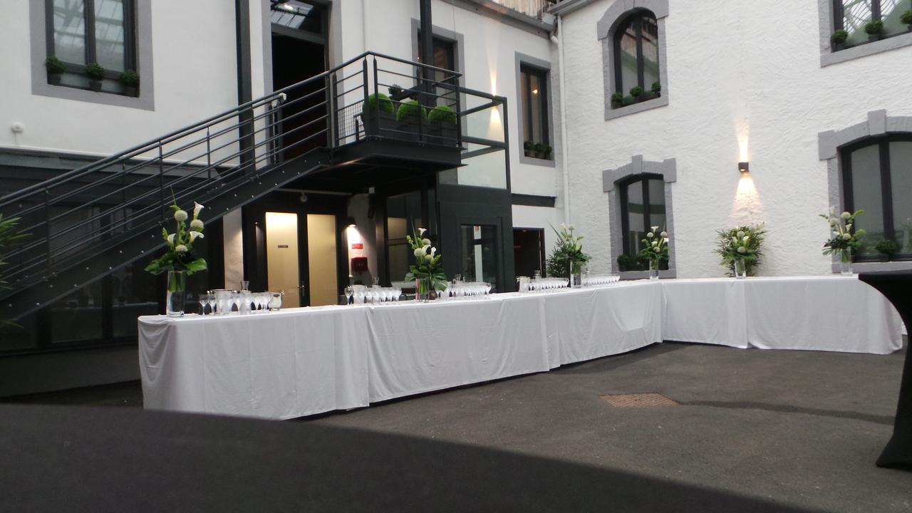Le Nouvel Hotel Oyonnax Exterior foto